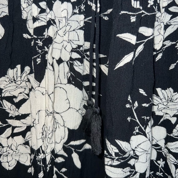 Billabong Oversized Black and White Floral Shirt Size Small - Picture 6 of 8
